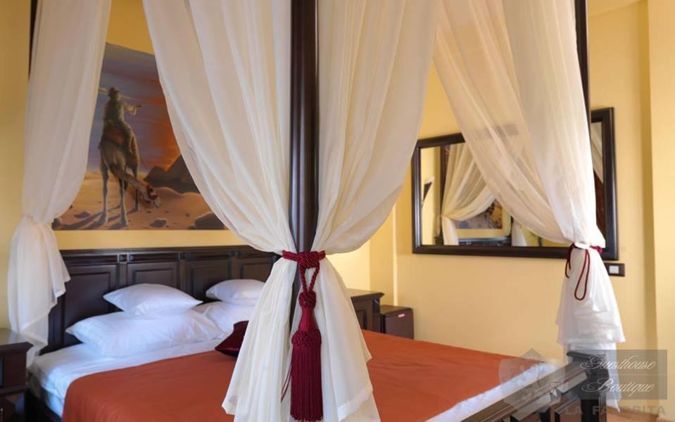 La Favorita Guesthouse Boutique Craiova Extérieur photo