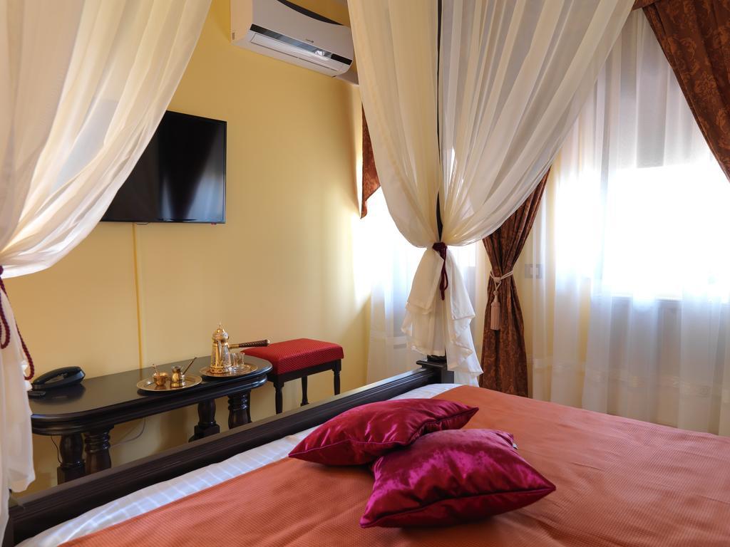 La Favorita Guesthouse Boutique Craiova Chambre photo