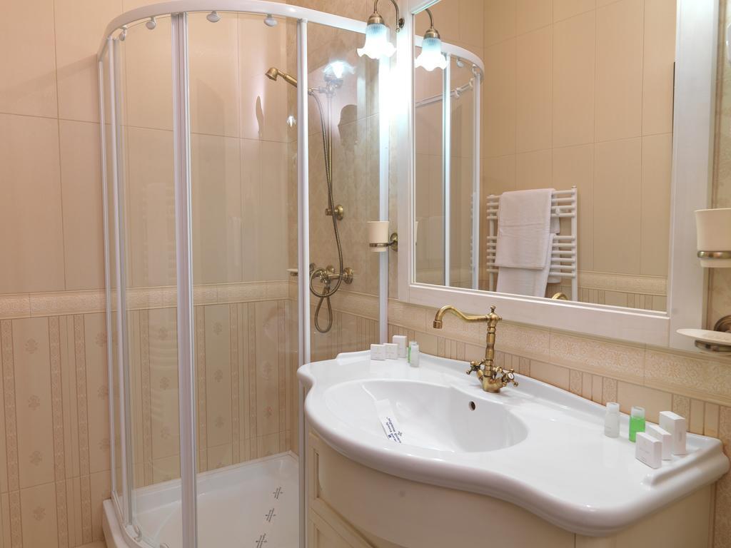 La Favorita Guesthouse Boutique Craiova Chambre photo