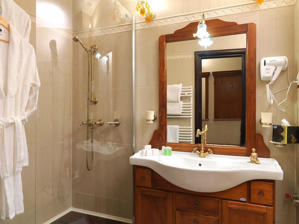 La Favorita Guesthouse Boutique Craiova Chambre photo