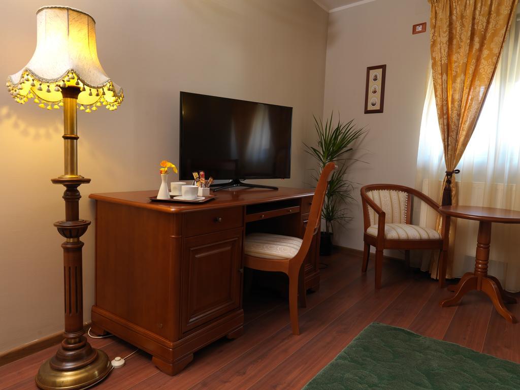 La Favorita Guesthouse Boutique Craiova Chambre photo
