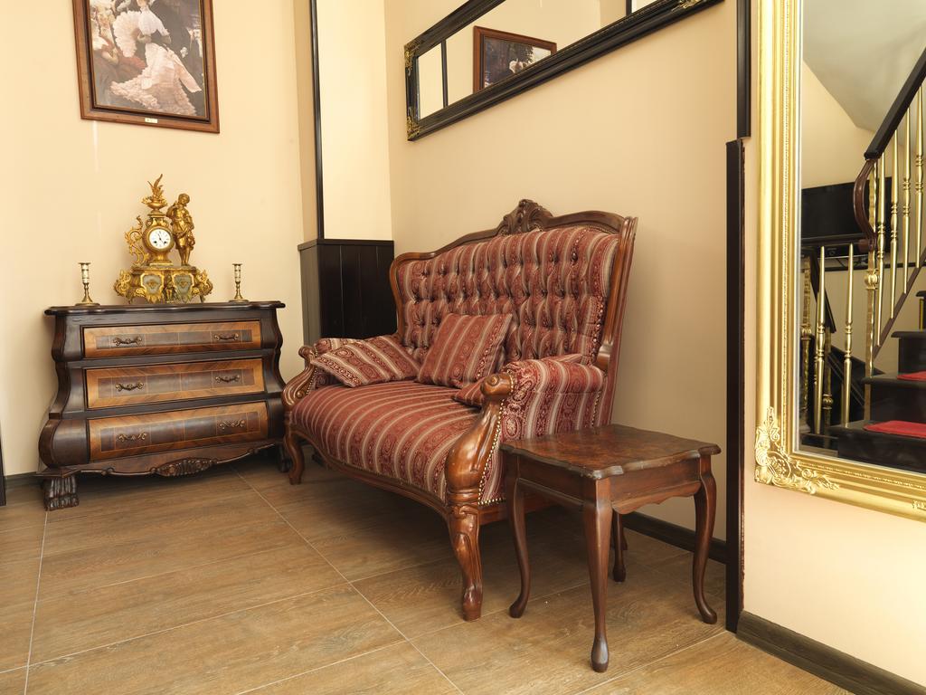 La Favorita Guesthouse Boutique Craiova Extérieur photo