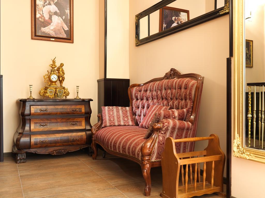 La Favorita Guesthouse Boutique Craiova Extérieur photo