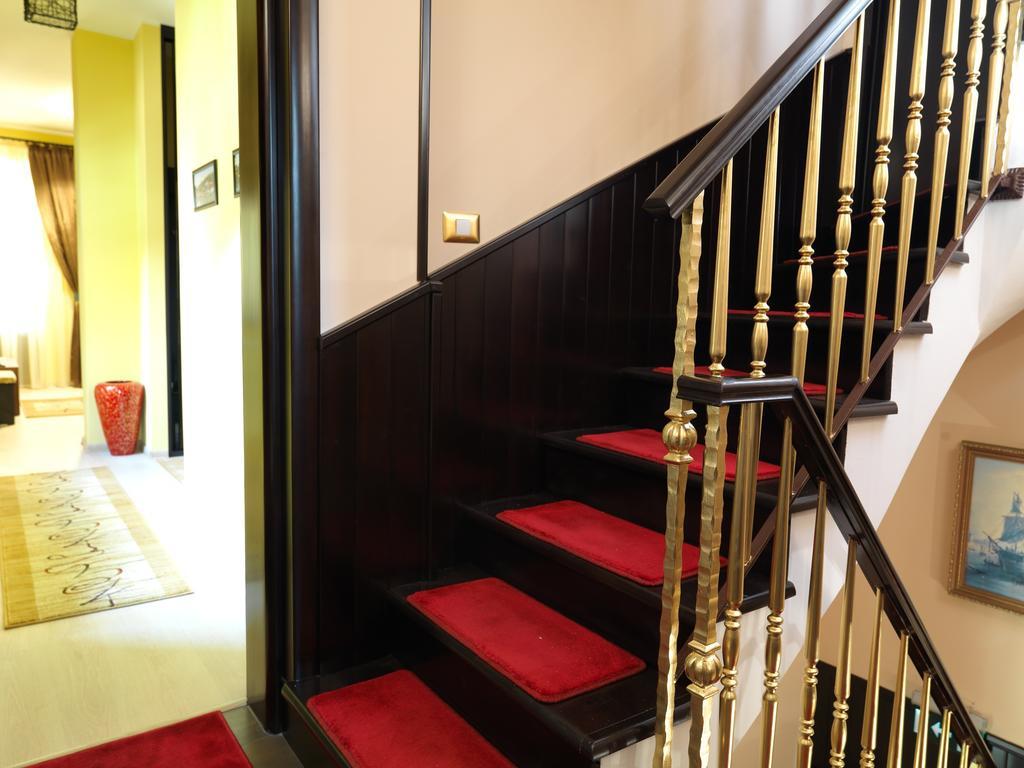 La Favorita Guesthouse Boutique Craiova Extérieur photo