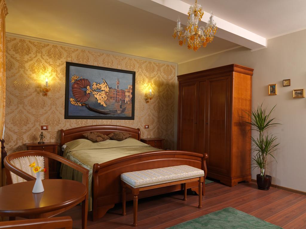 La Favorita Guesthouse Boutique Craiova Chambre photo