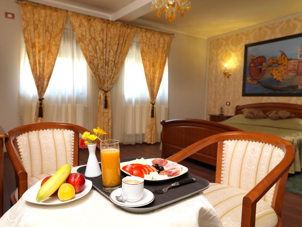 La Favorita Guesthouse Boutique Craiova Chambre photo